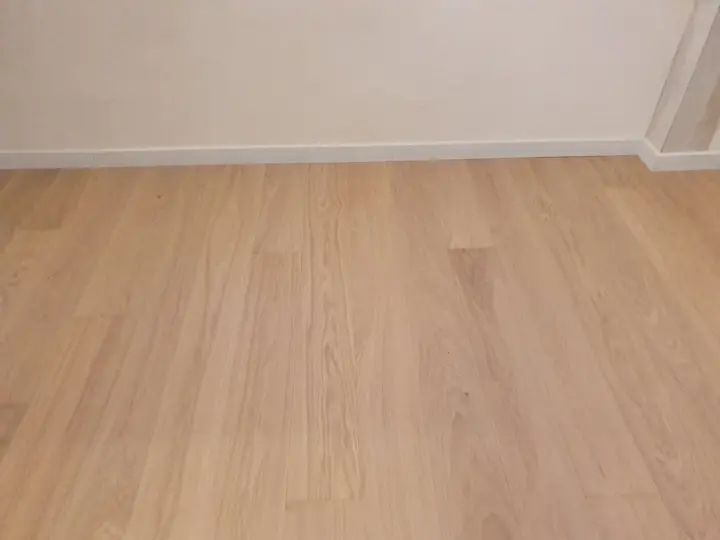 Eiken planken tijdens de plaatsing